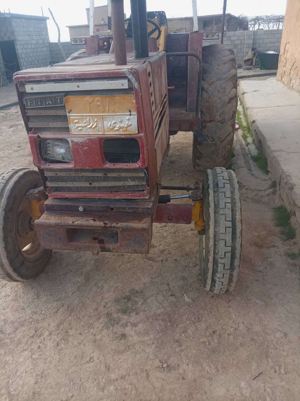 السلام عليكم 
تنكتر فيئات 780
موديل 82
رقم نينوى 
گير محرك اكسل كلو شرط 
هدروليك رفع تبان كله شغال 
***********
مكاني الحويجه
