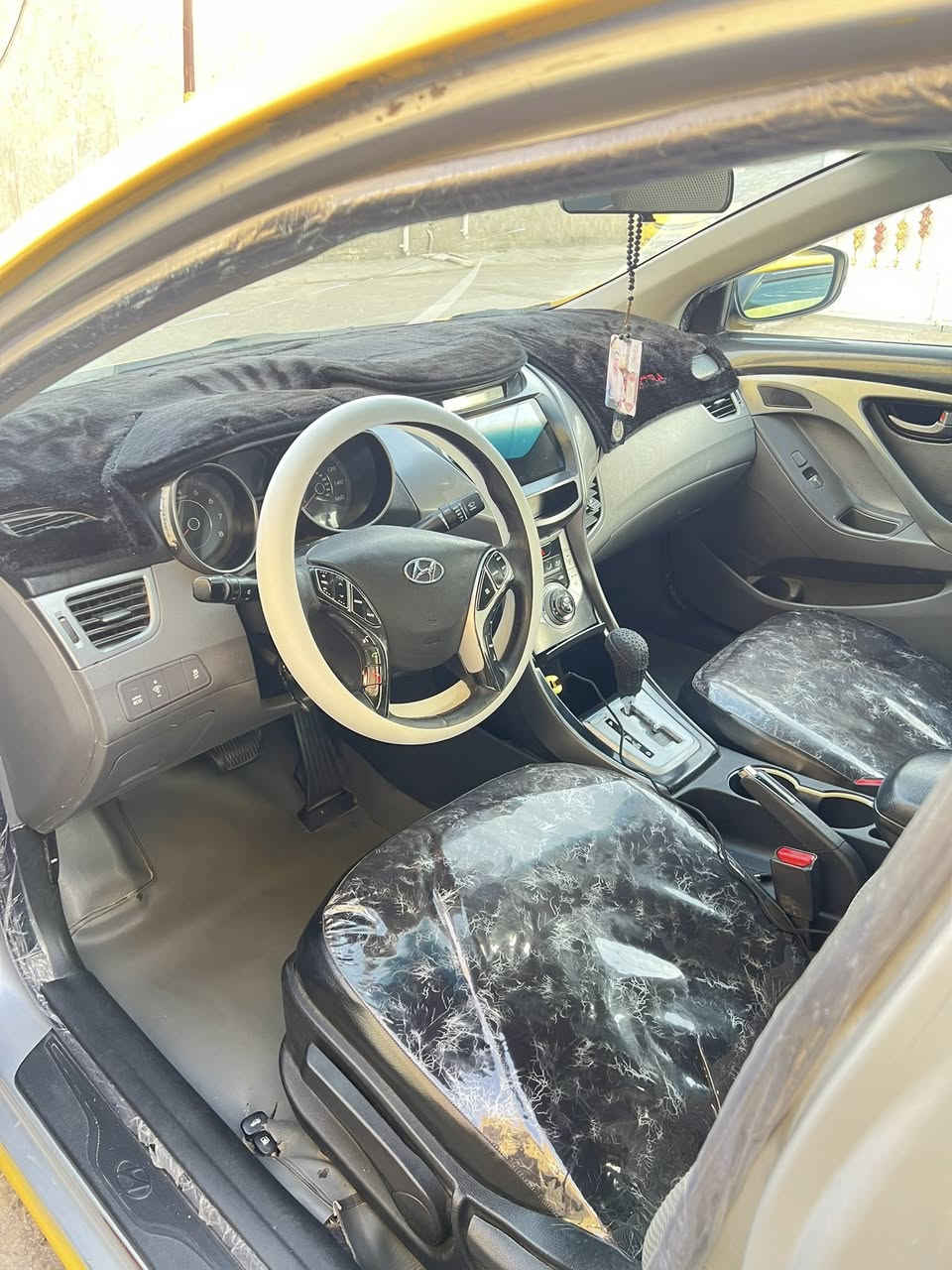 لسلام عليكم شباب النتره 12  للبيع 
سياره فولل عده البصمه السياره معروضه 105 وبيها مجال 
بدون دواخل وسياره جاهزه لللشارع تخم تاير جديد اي نقص مبيها مكان السياره بغداد السياحي منطقه السعاده والكرامه رقم الهاتف ***********
