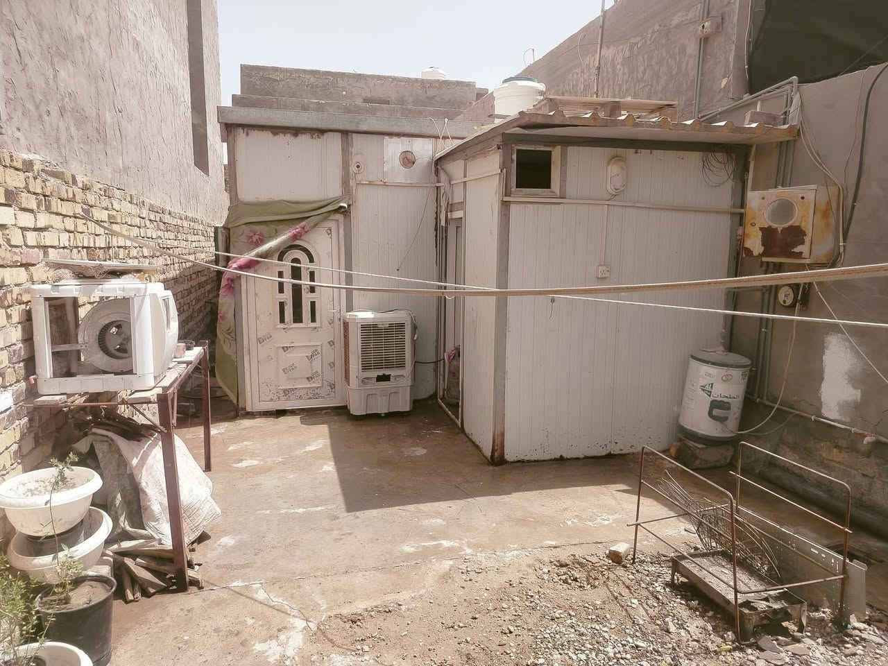 سلام عليكم
بيت بناء سندويس بنل يحتوي على 2 غرف نوم ومطبخ وصحيات مساحه 100متر نزال20 واجه5 طابو زراعي سند 25بسمي الواقع  في ابو غرق حي هيثم الجبوري حي مخدوم من تبليط الى ماء وكرهباء تواصل ***********  سعر 25 وبي مجال
