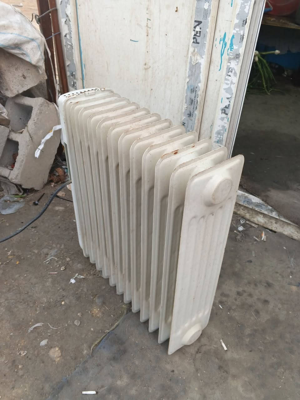 سلام عليكم هاي صوبه ماعرف شنو لمهم اني ماعرف بيها شغلتها تشتغل وذن الحدايد الي بيهن فتحات صارن حارات ومن تنكلب شلون الزيت ماعرف شنو بيها ابيعها قيمها وتعال اخذها مكاني بغداد الحبيبيه ***********
