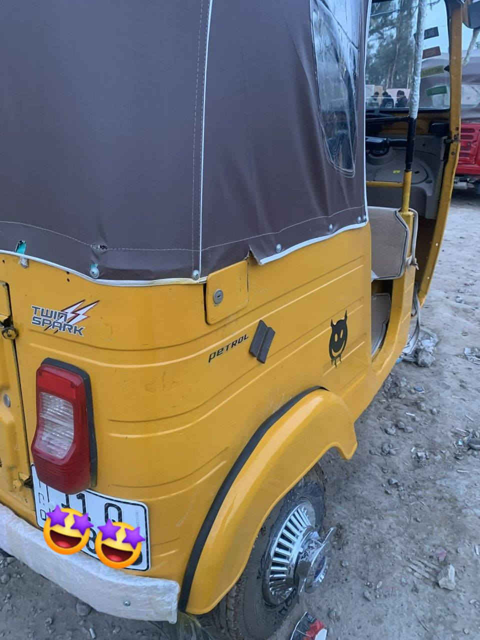 السلام عليكم تكتك 19 مرقم سنويه ولوحات نكليزي التكتك خير من الله التكتك بلاديه عده الغد الأيمن بي معجون المكينه  خير من الله لا تنقيص والا تبخير الكهربائيات كله شغاله التكتك ماناقصها ايي شي 
ديالى خان بني سعد 
***********
السعر 5و800وبيها مجال قيل 
خوان شرط التحويل
