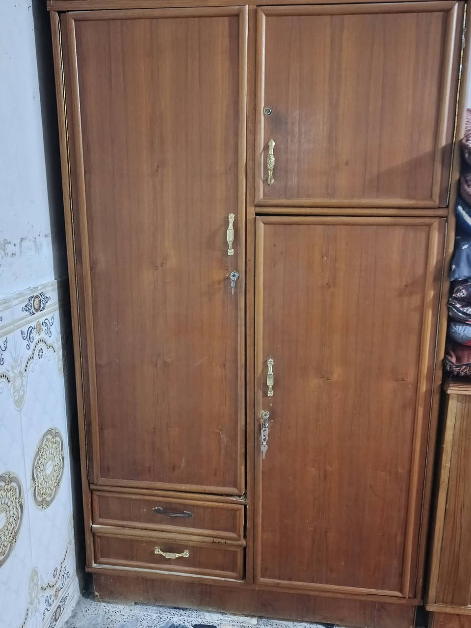 سلام عليكم اخوان سرير نفرين +كنتور 3 باب  ، بسعر مناسب للاتصال او اتساب
***********

