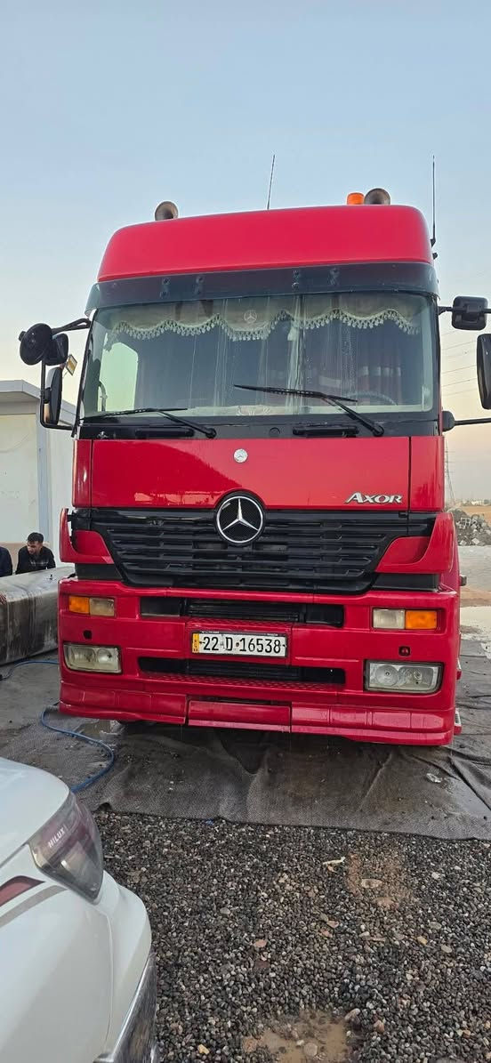 مرسيدس اكسور. 2004. الحجم 18 43. مواصفات السياره فولفو العادي. السياره مواصفات السياره جير عادي شاصي قصير
مربوط على السياره بودي قلاب بحار ثلاث دناجيل 47 طن دبرتايه البودي موجود رقم السريع كله جديد لسه 27.
البودي موجود. سنويه السياره جديد 2027. 
***********.. ***********.  مصطفى.
