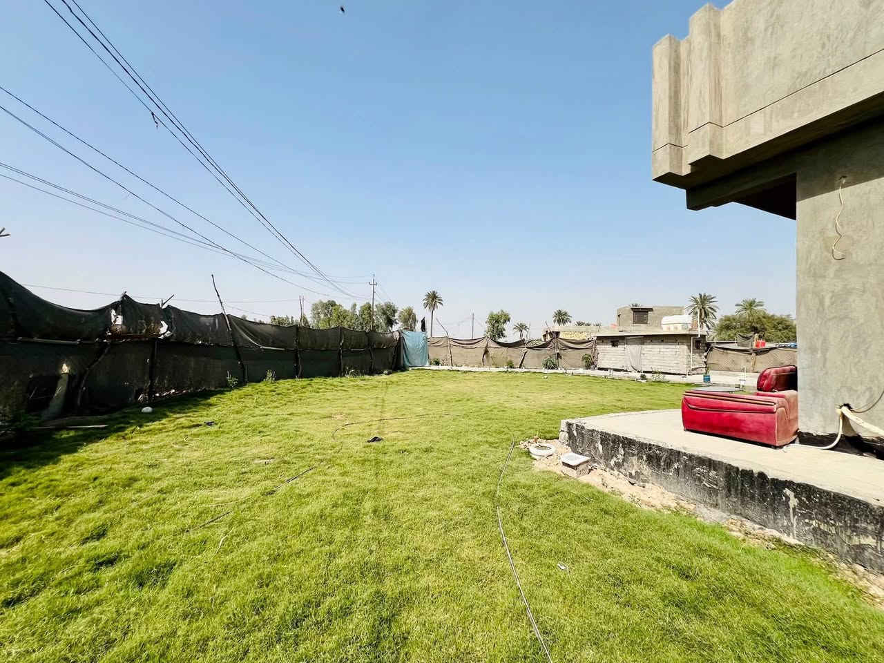 دار للبيع 
طابو زراعي سند 25
المساحه الكلية 1200
بل سند 700مع مكاتبه على المساحه متبقيه 
يحتوي على 
استقبال 4*9
مطبخ بارد 4*6
مطبخ بارد 3*3
هول كبير 16*4
هول صغير 4*6
غرف النوم الاولى 4*6 +حمام
غرف النوم الثانية 4*5
غرف النوم الثالثه 4*6
كهربائيات درجه اولى سعودي
مجاري درجه اولى سعودي
البيت مجهز بمنظومة كامرات 

عنوان 
حله—مركز المدينة — خلف معمل الغاز 
300متر عن شارع العام تبليط لباب البيت 
الوجه 52
النزال 25
السعر 250مليون

0780 473 1374
