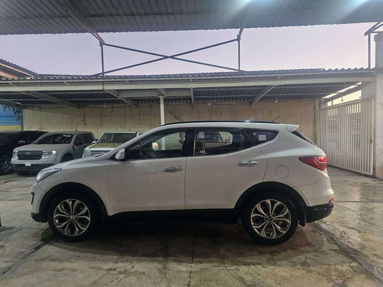 سنتافي موديل 14 خليجي فول بانوراما مكفولة من الصبغ السعر 168$ رقم الهاتف *********** مكان السيارة سامراء مرقد الامامين
