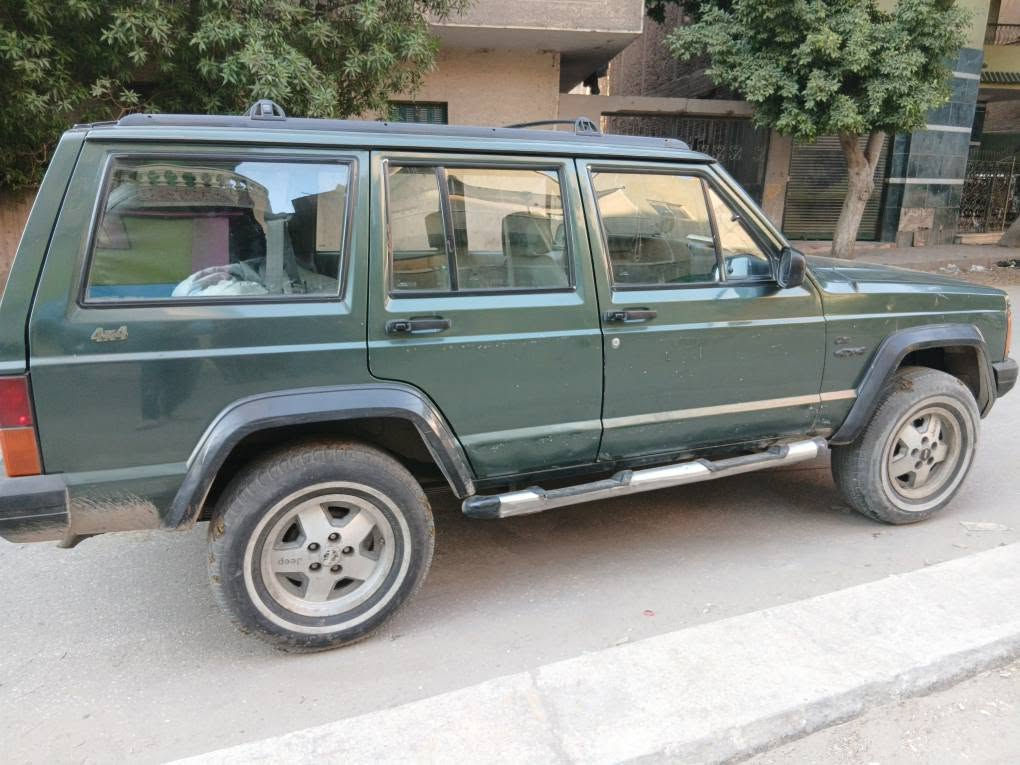 جيب شروكي موديل 93 
فيها رخصه 18 شهر
مرور اكتوبر 
فبريكه برا وجوا منغير رش خالص
4 سلندر 2500 cc و 130 حصان
لا يوجد اي اعطال 
حاله الكوتش 70% و معاها 2 استبن جديد مركبش خالص 
جنوط اسبور استوك امريكي 
المعاينه / صفط اللبن - الجيزة
للتواصل 01140044883


**إذا كنت صاحب هذا الإعلان وتريد حذفه لأي سبب، رجاءا أرسل رسالة إلى الدعم الفني**