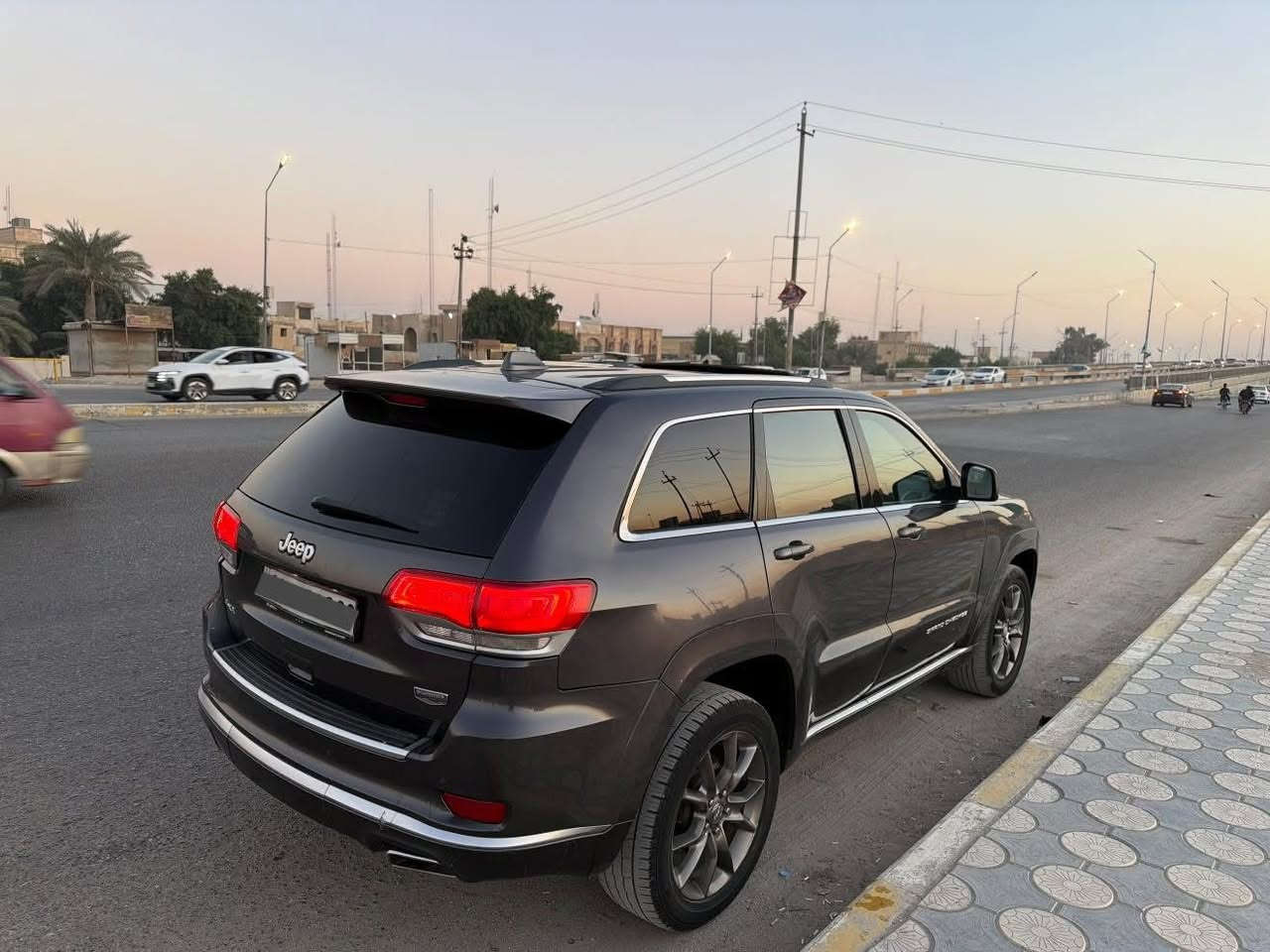 جيب لاريدو سومت 2016 كولد
اعلى فئة فول للاخير تفتح الباب توكع مواصفاات
مال اله اخت ماشية 47 mi فقط فقط بريحة الوكالة
بدون حادث ب امريكا (ادوات ادوات متومه شرط الحاسبة داخل بيها للشمال عندي اقامة وعندي صورها بلشمال ع اختها )
(كصه وحده فقط فقط)

رادار 
نقطه عمياء بنوراما 
كشنات جلد تتدفئة تبريد
دشبول خياط يدوي
جنطة كهرباء
جكات صعود وتهبيط 3 درجات 
تشغيل عن بعد
لايت عدسة متحركة
المري بي 7 مواصفاات قلاب ورادر وشفط وترحيب وكامرا وهيتر واشارة
كار بلي
التنته شامو
36 سماعة صوت + دمام هارمن كاردن
السيارة مفولة بدون اي نقص
بيها مواصفات نسيتهن 
بيع او مراوس 
مكاني ناصرية مركز
***********
‭***********
