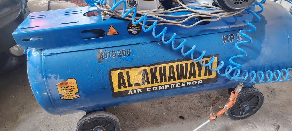 سلام عليكم كمبريسر هواء مستعمل اقل الشهر جديد كلش حجم 200 للبيع ب 300 الف العنوان بغداد حي أور قرب جامع الخلفاء ***********
