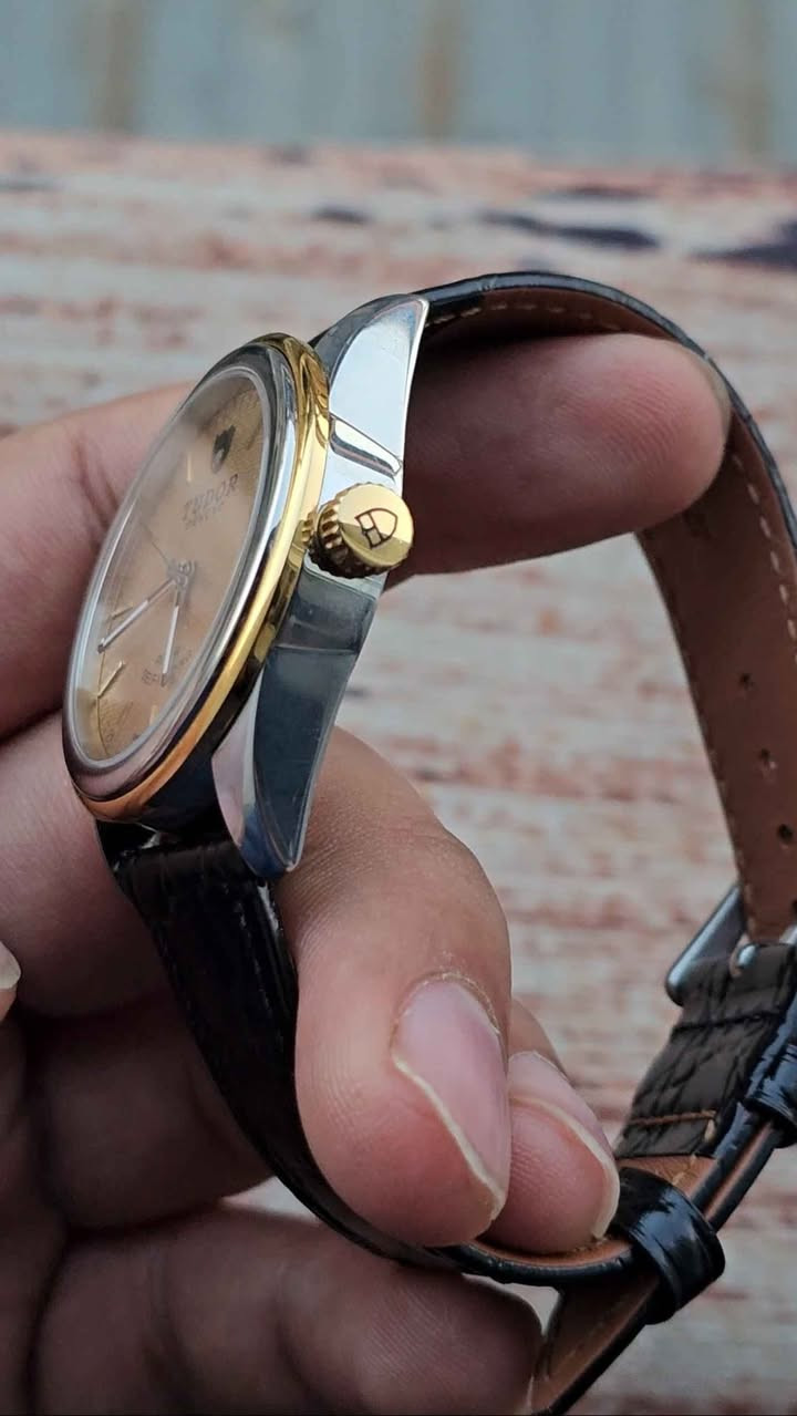 ساعة تيودور اصلي وكالة شرط الفحص  
قطر 36 مكينة اوتماتيك سويسري زجاج ياقوت  قطعة جدا نظيقة 
خالية من الخدش 
السعر 870$
المهتم يتواصل وياي خاص او واتساب *********** بغداد, العراق
