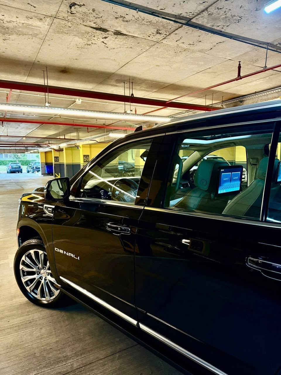 للبيع 
جي أم سي يوكن دينالي vip 
موديل 2022 
ماشية : 80 الف كيلو حقيقي
.
.
بدون صبغ  كفالة عامة من كلشي . 

بدون صبغ ، بدون شخط ،
 بدون رصعات ، بدون بارد ،بدون رمل
حتى دعاميات  بشرط بدون صبغ ✴️

محرك كير بشرط مامفتوح 
سنوية زنكة هزة و فحص كلشي جديد 
والسيارة بأسمي تحويل نفس اليوم ✔️

السيارة كلش  حلوة نظيفة مرتبة لوك لوك 💫

•••••••••••

‎كشنات منفصل رئاسي  ✨  -GMC  -ViP

‎حجم المحرك : 6.2 لتر 
‎عدد الاسطوانات : 8 سلندر 
‎القوة الحصانية : 420 حصانية 
‎الكير بوكس : 10 سرعات 

<<<<<<<>>>>>>>

مواصفات 🔻

‎نظام هيدروليك 
‎دخول ذكي للسياره ( بصمة )
‎شاشات خلفية
‎دفع رباعي دبل
‎دوسات كهرباء
‎شاشه اماميه كبيره
‎شاشات عدد 2 خلفيات
‎كامرات 360 درجه 
‎كامرا خلفيه بالمرايه
‎بانوراما طكتين
‎شاحن واير ليس
‎كشنات جلد
‎كشنات كهرباء
‎كشنات خلفي منفصل
‎رادار تحديد مسار
‎رادارات جانبيه
‎رادار امامي
‎ثلاث قطع تبريد
‎هيترات بالكشنات تدفئه تبريد امامي خلفي
‎دوسات كهرباء تفتح ويا الباب
‎بصمه + بصمة ابوب 4
‎صندوك كهرباء
‎فورويل 4x4
‎هند بريك بصمه
‎استيرن كهرباء
‎اتو ستوب
‎حساسات خلفي امامي
‎كشافات
‎لايتات لد + فول زنون
‎بكلايت لد خلفي
‎كشنات الخلفيه كهرباء
‎سبعه راكب
‎داتو شو
‎هيتر بالاستيرن
‎فول تحكم ستيرن

‎وبعد بيه مواصفات هواي والدنيالي معروفة 
مواصفاته فول الفــووول 
 -  السعر 529 ورقة وماكو بهيج سعر ابد وشايف خيرها الشاريها 

رقم صاحب السيارة 
***********
