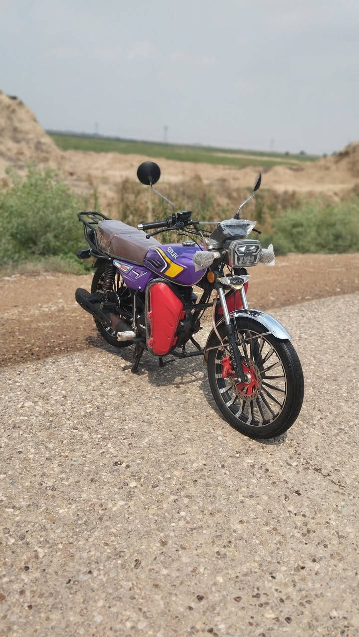 السلام عليكم دراجه سيفان للبيع موديل 25 دراجه بوضع الشركه مكفولة من كلشي كهربائيات كلهة شغاله المكان واسط العزيزيه السعر 800وبيهة مجال الاتصال على الرقم ***********
