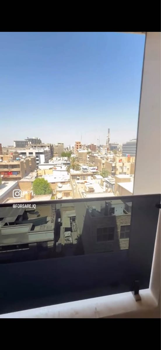 🏡 شقة مميزة للبيع – بغداد / العرصات

📍 الموقع: العرصات – منطقة تجارية راقية ومخدومة. اتصال بالمالك مباشرة بدون دلالية

🔹 المساحة: 100 م²
🔹 غرفتا نوم
🔹 صالة واسعة مع مطبخ أمريكي (Open Kitchen)
🔹 بلكونتان
🔹 الطابق الخامس
🔹 مجهزة بـ 2–3 أجهزة تكييف
🔹 كراجان خاصان
🔹 حارس وخدمات متوفرة داخل البناية
🔹سند طابو منفصل على دائرة الكرادة
🔹 الشقة جاهزة للسكن مباشرة وليست قيد التأسيس.

💰 السعر المطلوب: 310 مليون دينار عراقي (قابل للتفاوض للمشتري الجاد).

📞 للاستفسار أو حجز موعد للمعاينة يرجى التواصل على الخاص أو الاتصال *********** بغداد, العراق
