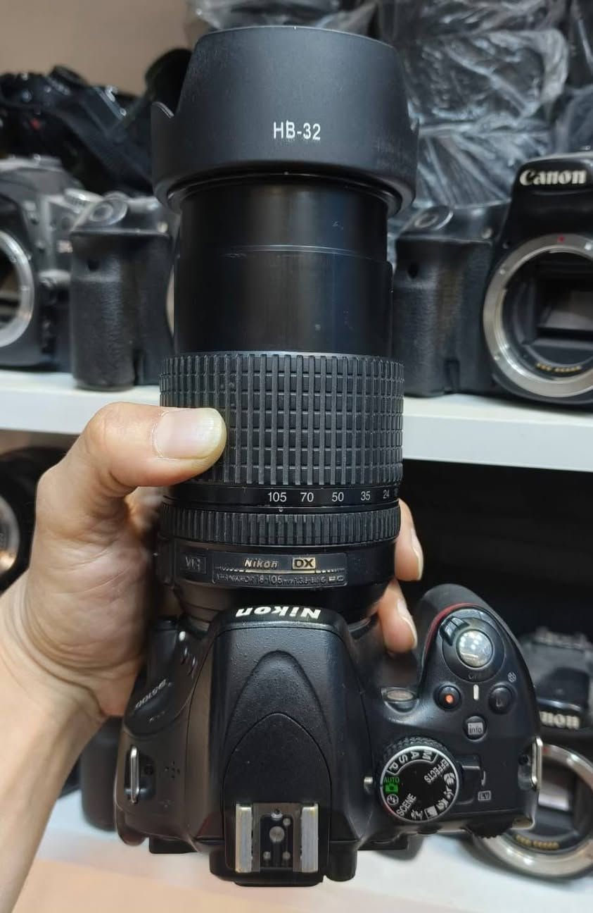 كاميرا نيكون D5100 نظافة فول
الملحقات
عدسة 18-105 تصوير قريب وبعيد
رام 32
حقيبة
حزام نيكون
بطارية اصلية 
شاحنة اصلية
السعر ٣٠٠الف مكاني نجف  ويوجد توصيل 
للتواصل واتساب ***********
