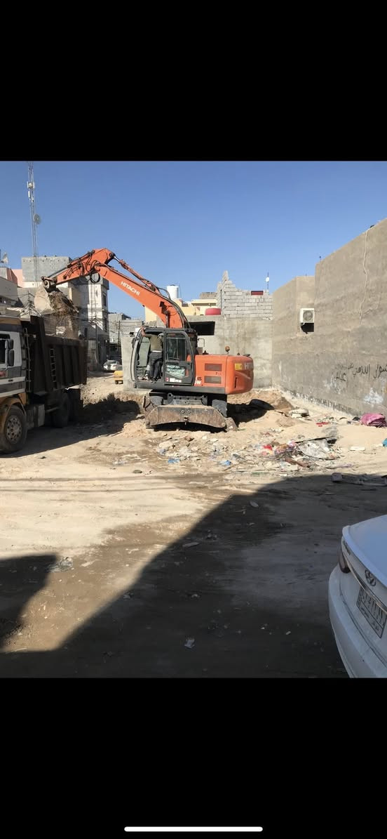 اليوم وبفضل الله 
تم قلع قطعة أرض بمساحة 200م في( المطيحه ) قرب 
(شط المحجر) ونم نقل الأنقاض ودفنها بالأسمنت وبالسبيس وحدلها طبقتين للأستفسار  ***********. أو ***********
