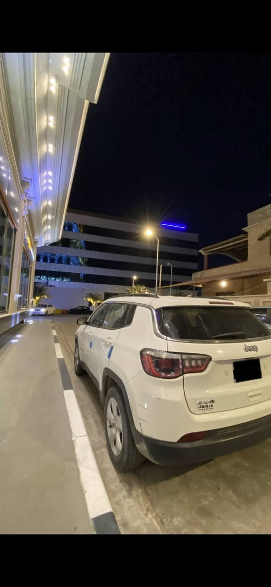 السلام عليكم 
بيع مستعجل  سعر 113 وبيه مجال  
جيب كومباس لون ابيض مديل 2019
رقم بصره باسمي تحويل ثاني يوم 
السياره فول مواصفات عدى الفتحه 
مكينه وكير مكفولات حادثه من امريكا فقط جاملق جه السايق مصبوغ وكلير من امريكا فقط بدون معجون جاملغ الخلفي وباب وهنا صار بيه بنيد وجاملغ جه الصدر السياره مكفوله شواصي ولغوده

***********
