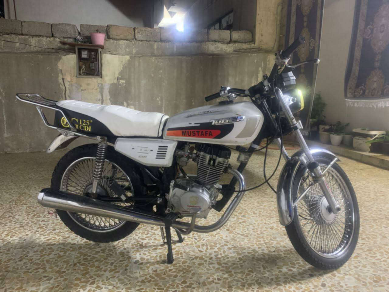 سلام عليكم تايكر 2020 وزن ثقيل مكينة خرسة شلعة ومعدل شرط دراجة متعوب عليها وايرمنية شغالة شرط دشبول لايت جدد صار يومين من شاهدهن بس يعوزو باتري  سعرو 300 وبي مجال حك جيتك مكاني حي عدن وحياكم الله للتواصل ‏‪***********‬‏
