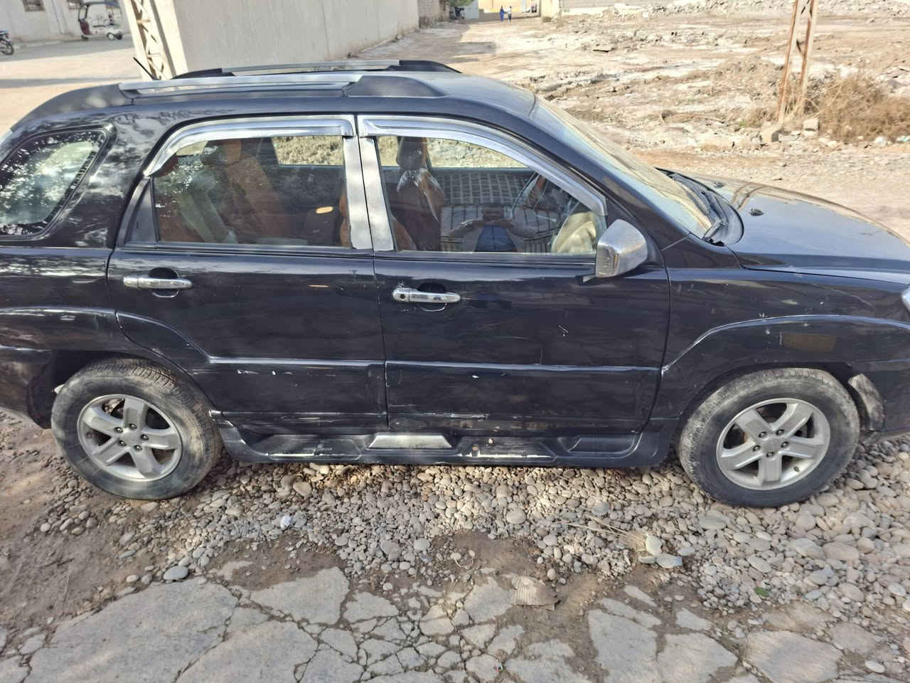 سبورتج 2009
وارد أمريكي 
مصبوغ حزام 
كهربائيات كلها كاملة 
شاشة وكامرة فول HD
محرك :2000 مرغوب 
رقم بغداد جديد 
السعر ؛98$ وبيها مجال للشراي 
الرقم :***********
