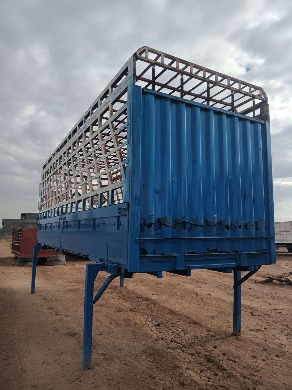 بدي للبيع وربي طول سبعه ونص جديده مكان ديالى قفل حاويه *********** ***********
