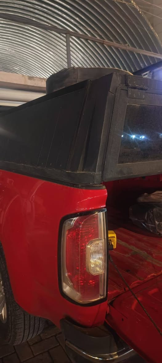 السلام عليكم
بوكس بدي للبيع  بيكم قياس طول 166 عرض 163 
هيكل حديد وتغليف الامنيوم شغل درجه اولى عبالك جاهز 
غرض البيع طريق شغلي منطقة  الخضراء وصعب الدخول بيه 
السعر 500 الف  
*********** بي واتساب
