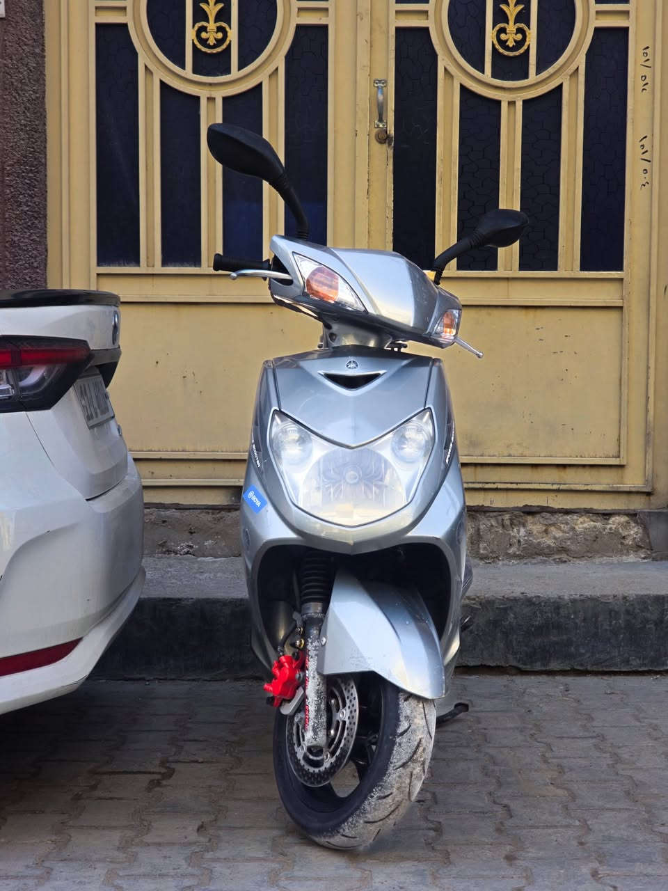 سلام عليكم سعر ٩٥٠ قفل كلشي اكو بالسوك والي يشوفه غالي أن شاء الله يلكه الاحسن والانسب
سكنس فحل كوري كابريتر مختمه رقم واحد كلها...برغي ما مفتوح بيه نازلة رمبة ع ايدي دهن كلة يورل مكينه خرسه ما تسمع صوتها صلوات على محمد ... 
مكان دراجه بغداد الحرية دباش ***********
