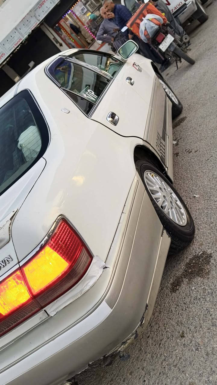 مەلیکە موس d4 171
مەکینە بچوک
دو دوگمەی پەردە
ناو زەرد داشبورد نەجەف
نمونەیە لە جوانی 
ئەشیای ناو سنوقی کامل تیایە
تایەو ویلی تازە 
هەمو ڕۆنەکانی تازە گۆڕاوە
تاقم پێشو دوای تازە داگیراوە
سەیارەکە قرچێکی دوای هەیە ماباقی کەپسە
کۆدی بۆ کراوە
سیعری ٤٤ و کەمێ مەجال
***********
***********
سلێمانی
