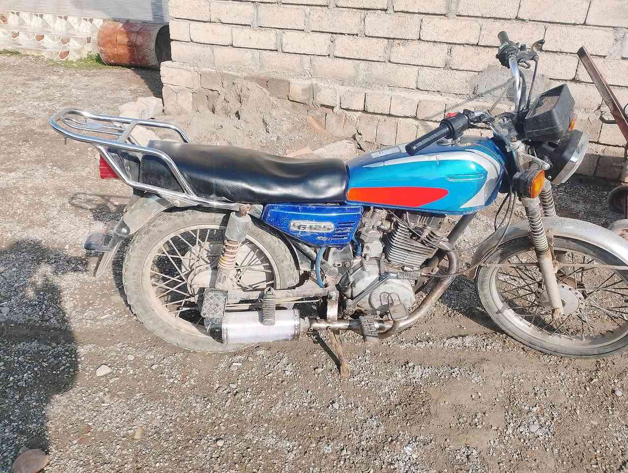 ماطور 5 كير شقال هندر واحد المكان جنوب الموصل
السعر 230 وبي مجال 
***********
