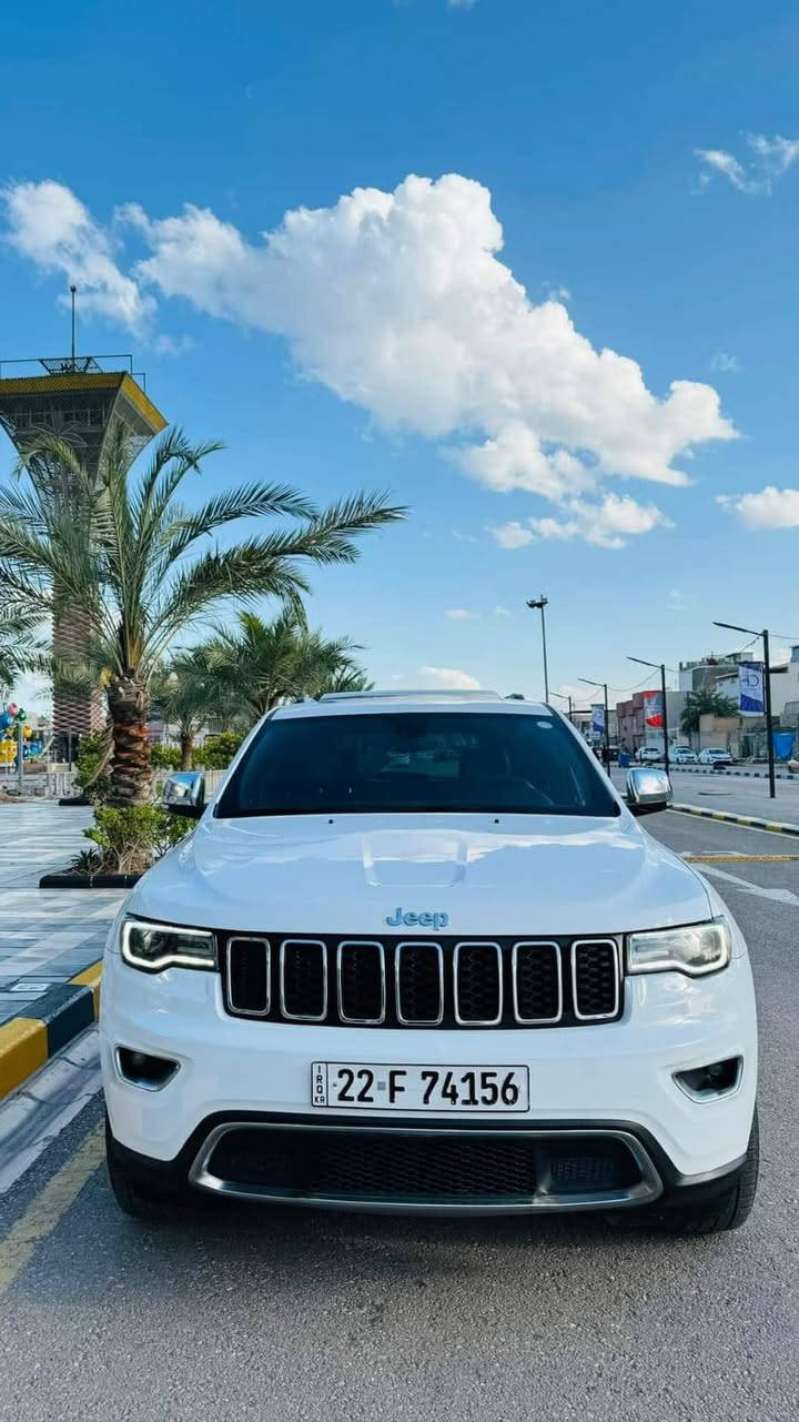 جيب شيروكي  لميتيد 
الموديل : 2020 . (وارد امريكي)
ماشية حالياً 107 
المحرك : V6.  3.6L .
رقم بغداد بأسمي
المواصفات :
* فتحة بانوراما
* شاشه كبيرة 
* المقاعد الامامية كهربائية مع الجلد والتدفئة وتبريد
* نقطة عمياء .
* بانوراما.
* مقود السائق من الجلد  . 
* تدفئة ستيرن . .
* مصابيح امامية زنون . 
* كشافات ضباب بروجكتر زنون . 
* تشغيل عن بعد .
* صندوق كهربائي .
* حساسات خلفية .
* كاميرا خلفية .
* مرايا متحسسه للضوء العالي .  
* بلوتوث تلفون . 
* محدد سرعة . 
* نظام تشغيل واطفاء اوتماتيكي للمحرك للتوفير من صرفالوقود . ( Auto Start System ) .
* 
وبعد بيهة هواي مواصفات. *********** كركوك, العراق
