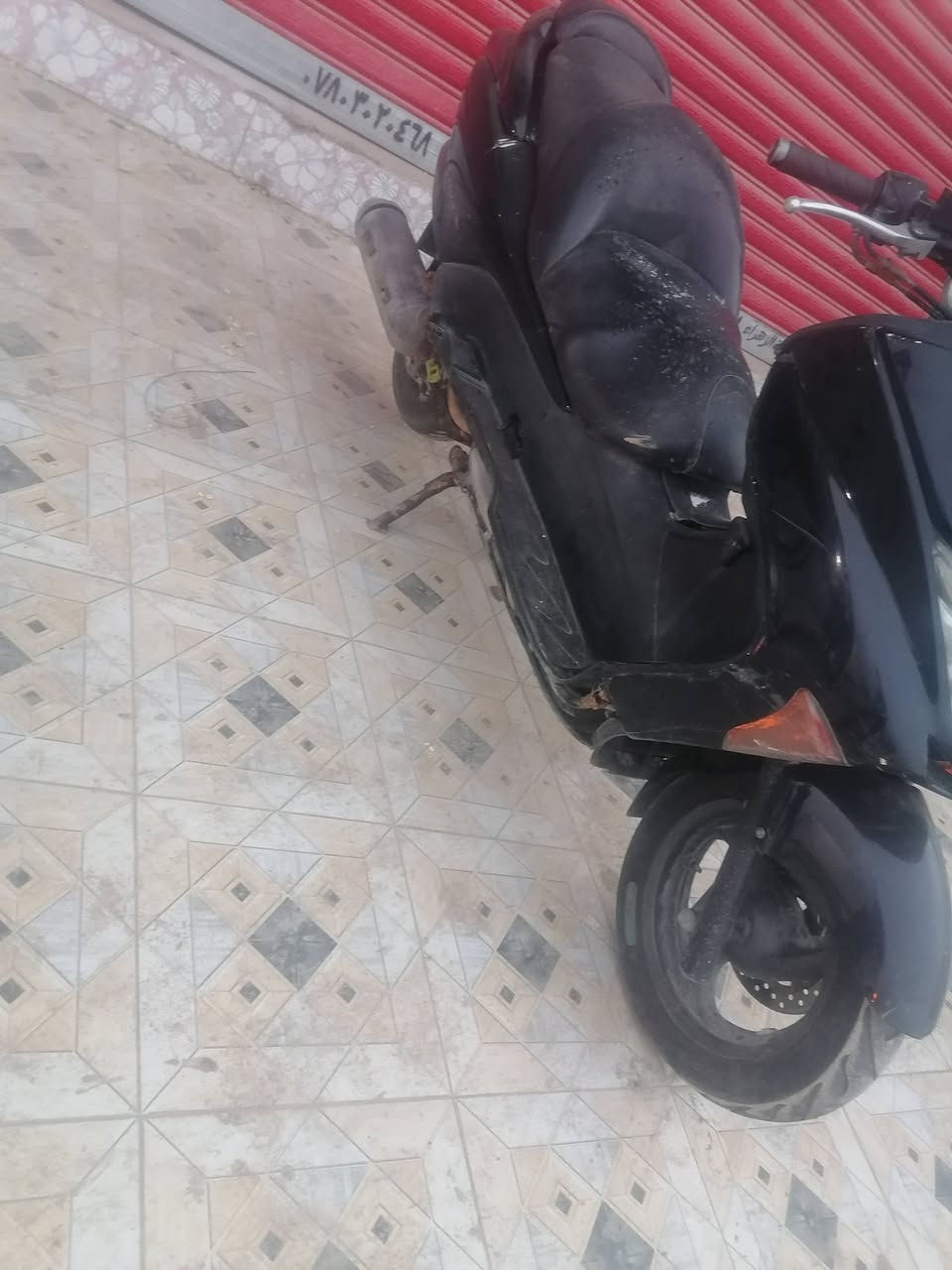 السلام عليكم
دراجه 0/8 كهربائياتها كلها شغاله تواير جدد لايت زنون ستان حساس الدراجه شغاله بس دخن ابيع كوم حديد قيم واخذ ***********
