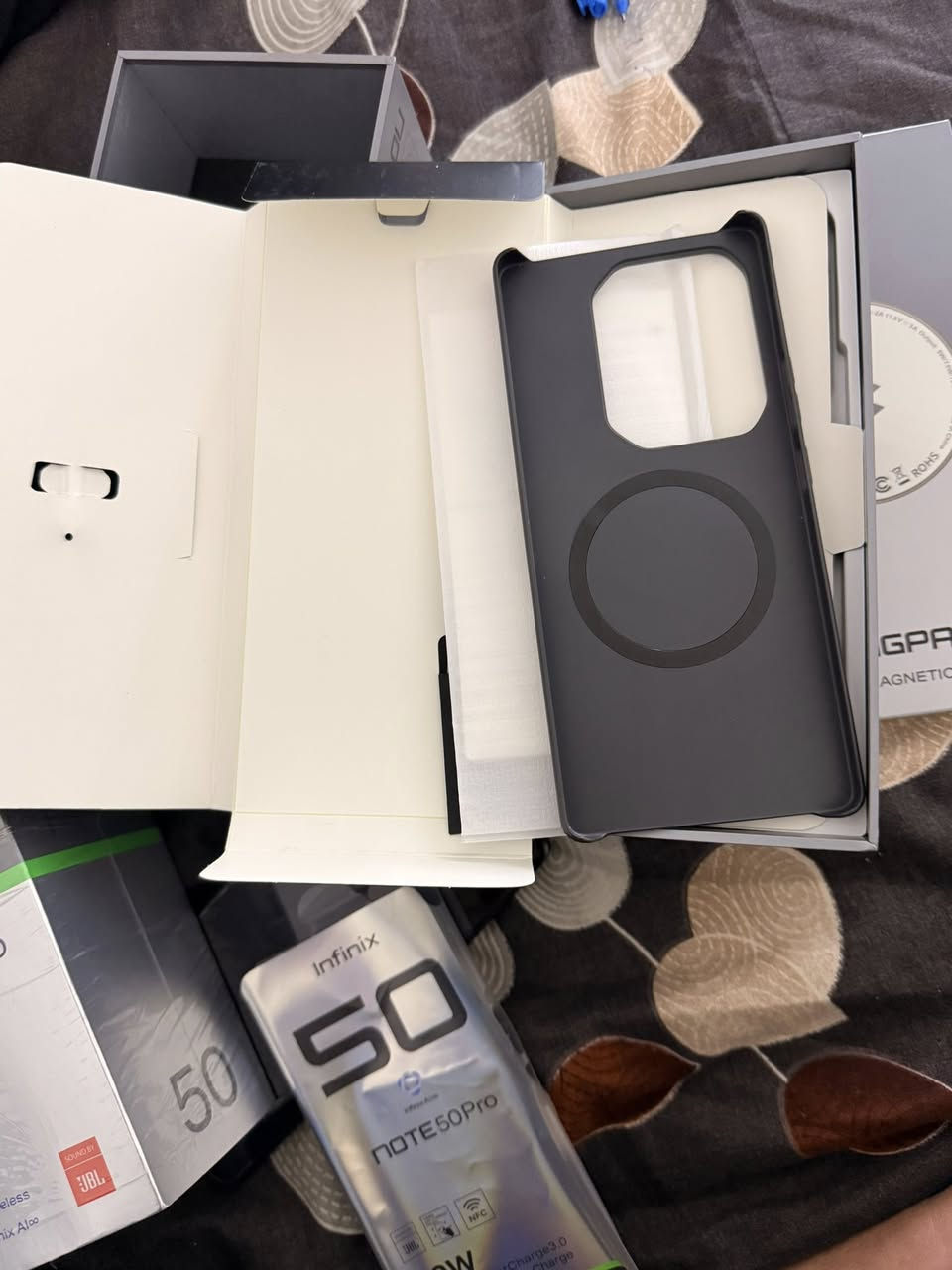 سلام عليكم 
انفنكس نوت 50برو للبيع ذاكره 256 العشوائية 24مو 12
بيه طخه بالشاصي موضحه بالصوره جهاز نضيف حيل كامل ملحقات الشحن لاسلكلي ممفتوح أصلا والكفر الاصلي مالته ممستخدم شاحنه وغراضه كله ويا 
مكاني بغداد امين ثانيه 
رقمي ***********
سعر 225 بي مجال بسيط الي ميعجبه السعر لايضل يعلق تعليقات مثله تعبانه  ❤️❤️
