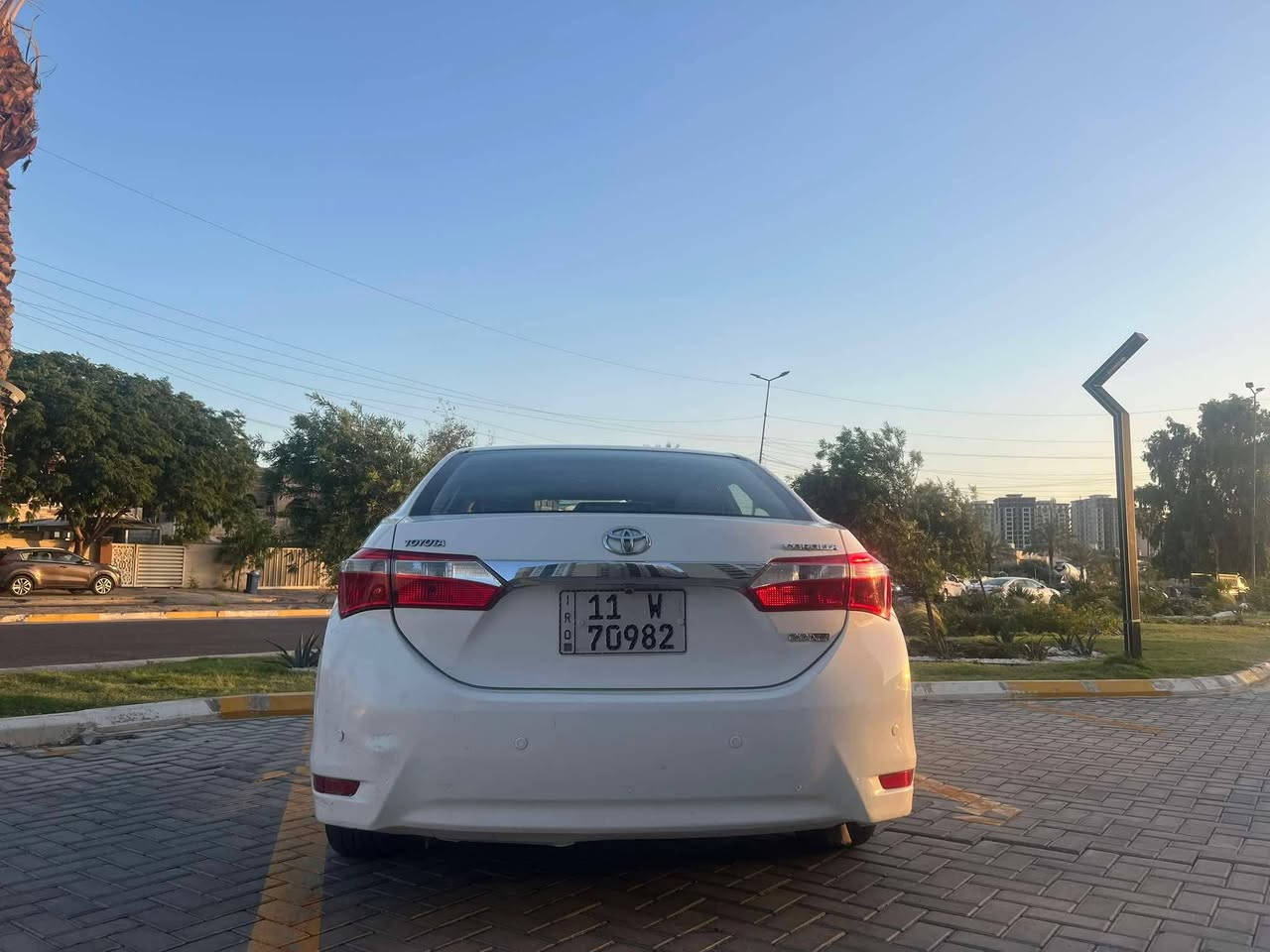 كورلا خليجي موديل ٢٠١٤ ساز نظيفه كلش
محرك ٢٠٠٠ الكبير
 كير AT المرغوب
حساسات خلفيه
 كامره خلفيه شاشه اندرويد
اشاير مري تحكم استيرن
 رقم بغداد الجديد  لل ٢٠٣٠ باسمي هزه جديده 
 مكاني بغداد الكرخ حي الحسين
رقم الهاتف ***********
السعر ١٢٠ ورقه
بيها صبغ صفحة السائق فقط  بدون دواخل الباقي كفاله بجم كفاله تبريد بلادي ثلج ابد ما يفصل عليها ادامه كامله
