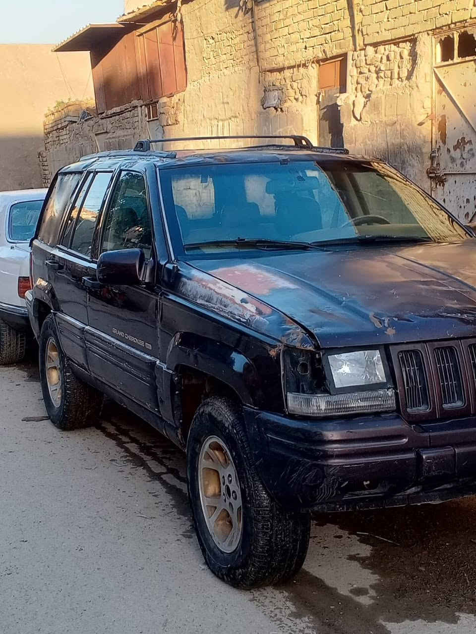 (((بلاش 28 بس )))
السلام عليكم جيب شيروكي لمتدد موديل 1998
سيارة خير من الله صدر جديد 
تخم تاير 
كهربائيات كلها شغالة لايت عالي ناصي هورن اشاير ماسحات كله شغال تحكمات ستيرن شغال كشن كهربائي شغال مكينة وكير بطة vvt 3000 ستة سلندر تشك الكاع مكفولة 
رقم بغداد تحويل مباشر مصفرة غرامات السيارة ربع ماعايز أنكر سويج واطلع محافظات
السعر : 28 وبيها مجال
العنوان : بغداد الشعب 
الرقم : ***********
