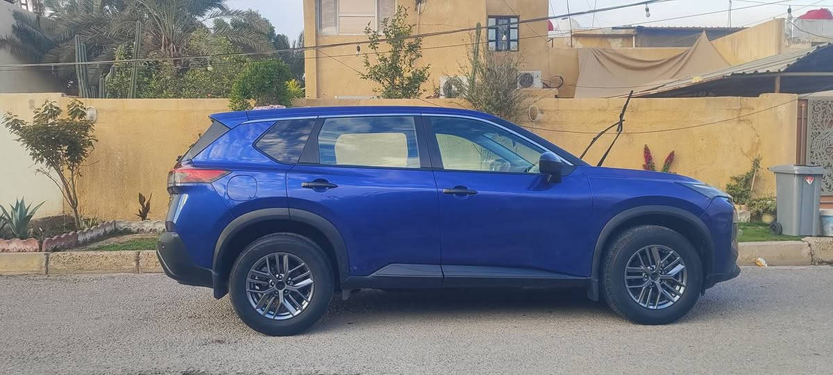 نيسان روج 2021
أربعة سلندر 
رادار امامي خلفي 
كاميرا حساسات 
تحكمات ستيرن 
شفتات 
بصمه تشغيل و ابواب 
حادث صبغ بنيد فقط 
سياره جديدة وجاهزة 
السعر.       195 وبيها مجال
***********
