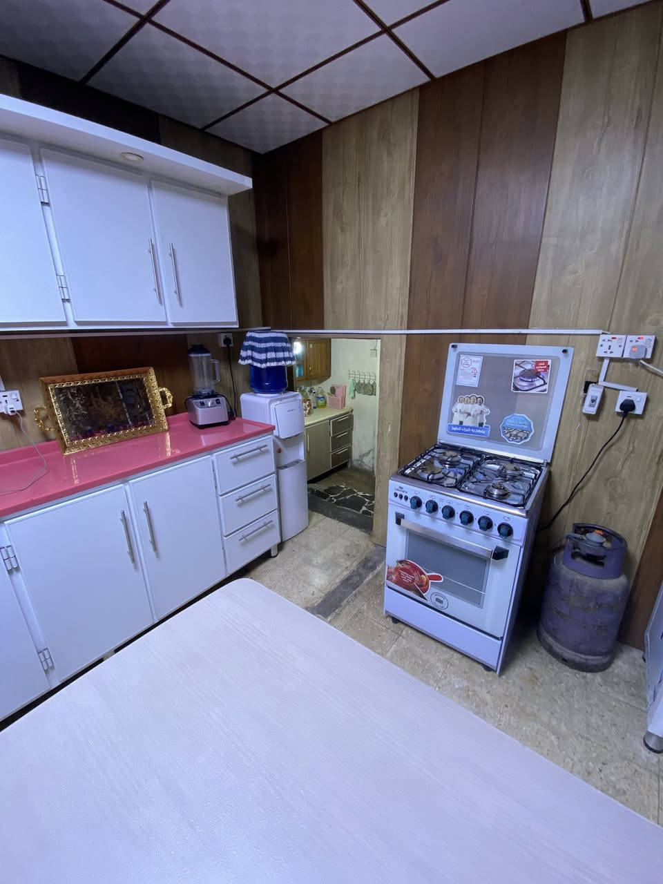 شقة طابق ارضي في المحمودية مجمع القادسية للبيع شقة واقع حال غرفتين نوم وصالةومطبخ حار ومطبخ بارد وحديقة شقة نضيفة جدا درجة اولى مثل ما موضح بل صور السعر 55 وبيها مجال قابل لتفاوض 
الاستفسار خاص 
*********** واتساب او اتصال 
ماسنجر هم متوفر
