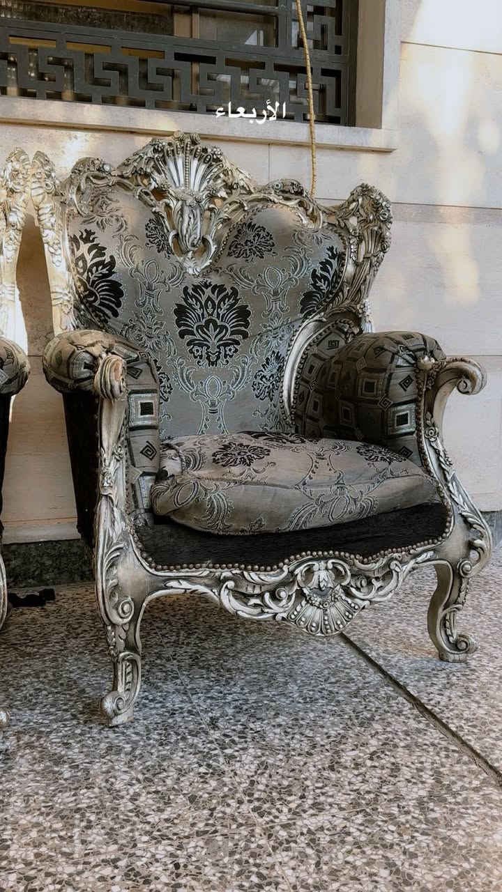 ‏سلام عليكم شباب تخم ￼مصري خشب زان حفر يدوي بدون كسرمع الكوشات والطبلات عشرمقاعد السعر800 وبي مجال مكاني الاعلام السيدية 
***********￼
