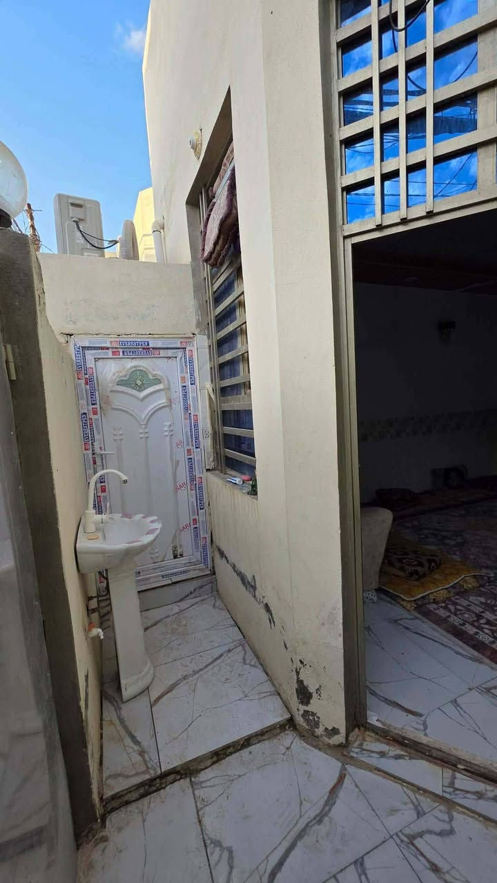 يا الله بيت للرهن المساحه 120 متر  مقابل قريه الغدير بدايه شارع المطحنه
سعر الرهن 15 مليون وبي مجال

مده الرهن سنه وقابل للتجديد

يحتوي على 
📌غرفه
📌صاله
📌مطبخ
📌استقبال
📌حمامات خارجيه وداخليه
للاستفسار *********** 📩📩📩
