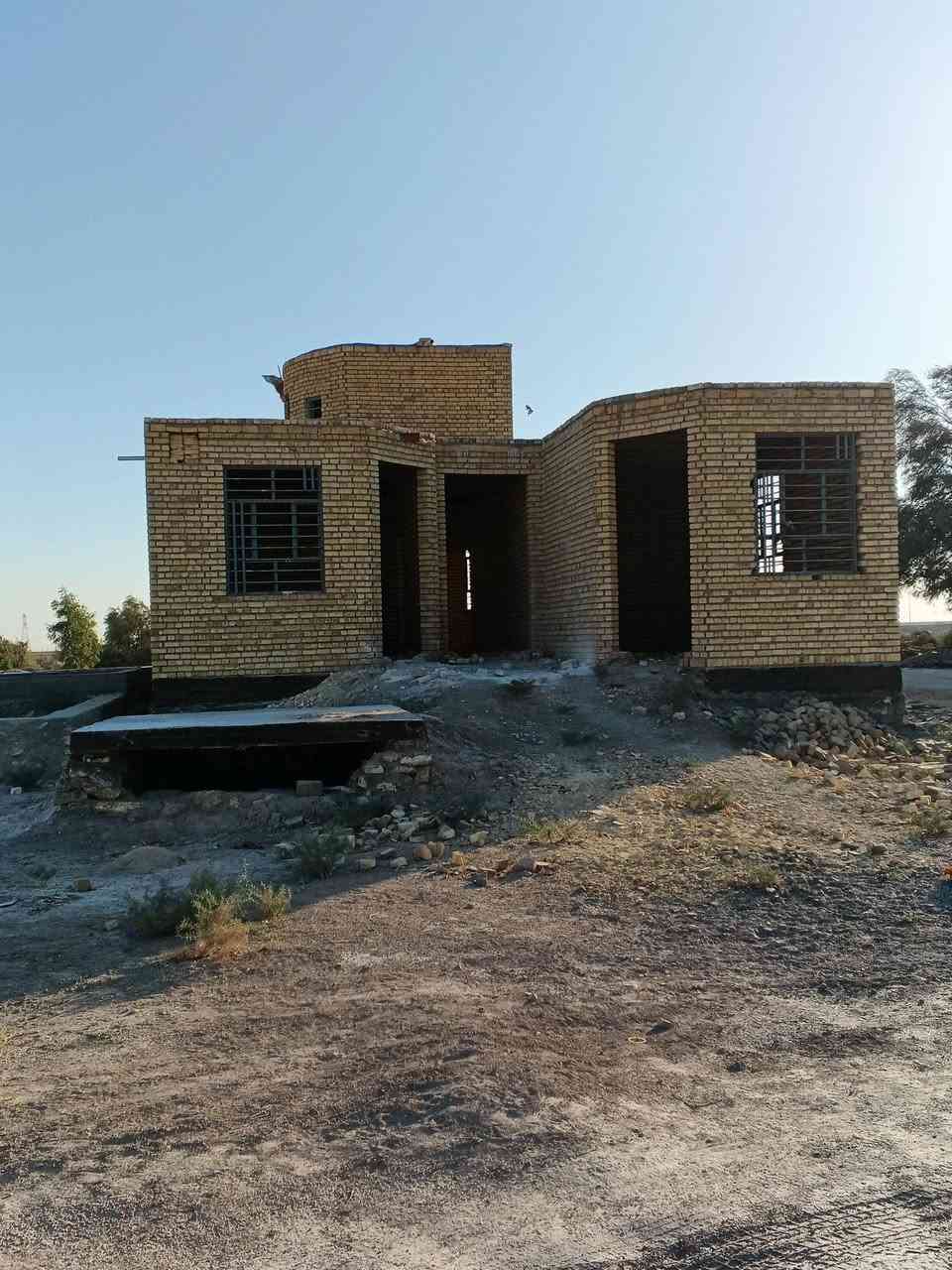 بيت للبيع عوزه تشطيب ولباخ غرفتين وصاله ومطبخ وبراني ويا كاع مساحه 700 متر منطقه الكواكه مقابيل محطه الحمداوي/ ‪***********‬‏
