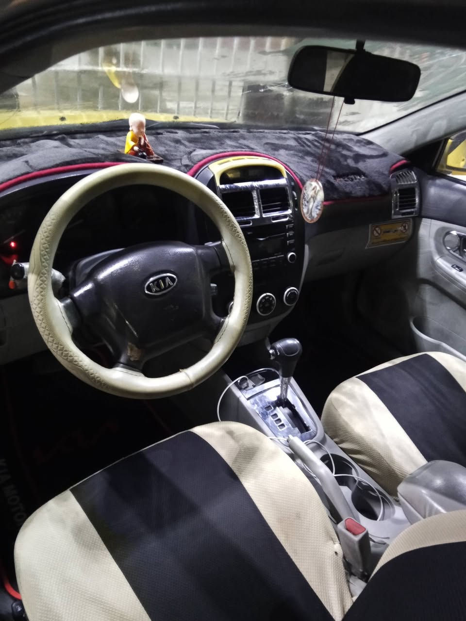 سلام عليكم كيا سبكترا 2008 سيارة نضيفة كلش تبريد ثلج خير من الله كير مكينة حدادية كلها نافضها السيارة مامشتغلة تكسي حاطها اروح بيها للدوام وارجع ضربتا ماندلها وين اخذتها كال ضبتها خفيفة السيارة جديدة واحلى من الصور  خطها جوال مصفر خط وبحث وغرامات  هاذ. رقمي *********** شرط التحويل السعر 80وبيها مجال حك الجية
