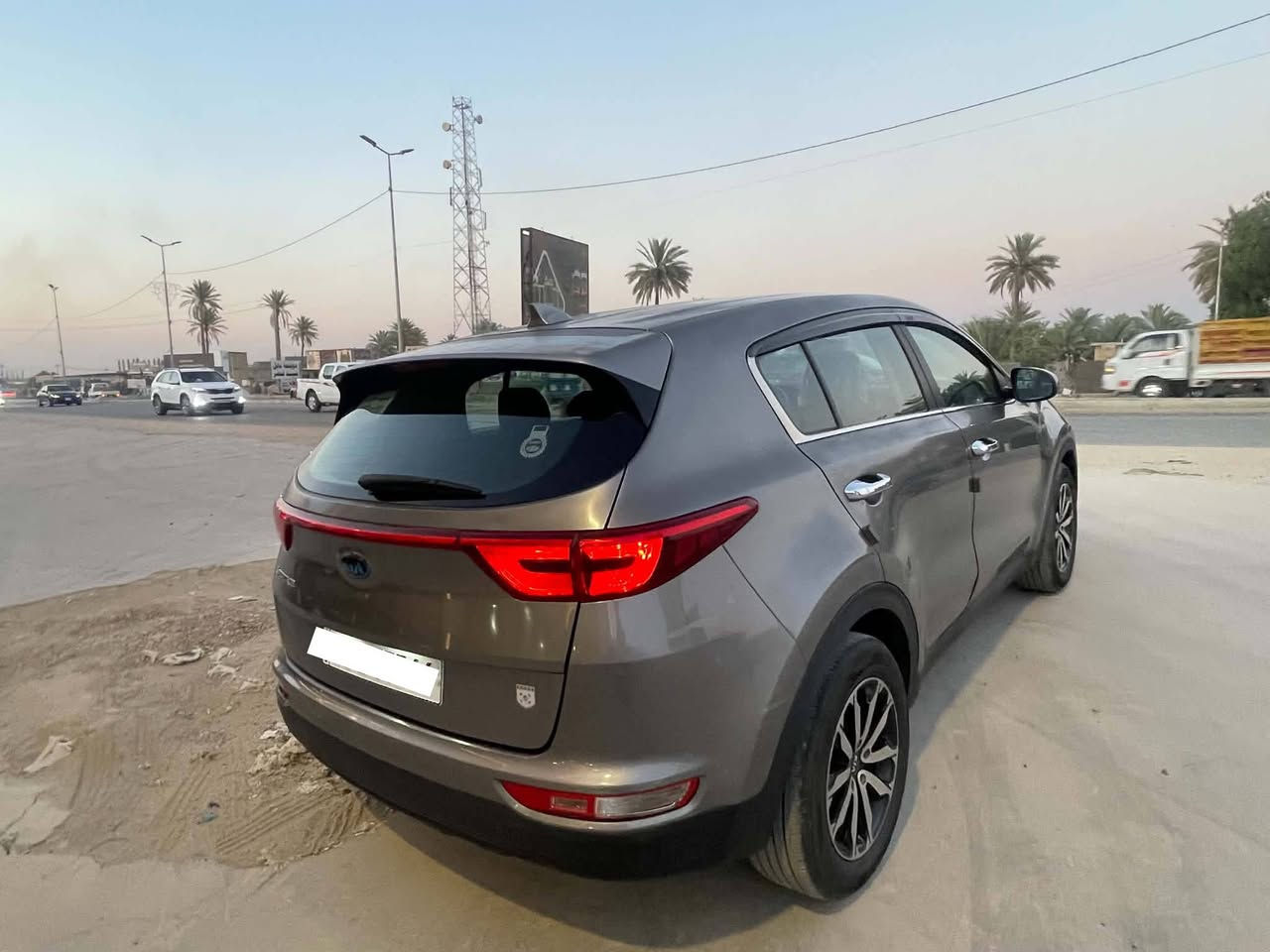 كيا سبورتج  موديل 2018
#الضرر : ثلاث قطع صبغ  بدون دواخل
#الرقم : بغداد انكليزي 

#المواصفات :
▪️السيارة : كيا سبورتج
▪️الموديل : 2018
▪️المحرك: 2.4L (اربعة سلندر)
▪️حجم الويل: ويل كب حجم 18 
▪️غرفة السيارة : كشنات السيارة مخمل  
▪️لايتات زينون مع كشافات دعامية
▪️شاشة الدشبول كامرة دوراه
▪️قطعتين تبريد امامي وخلفي
▪️ثلاث وضعيات قيادة
▪️سستم صوت 
▪️تحكم ستيرن جهتين بلوتوث وحاكية وكروس سرعة وتحكم صوت 
▪️نظام ABS مانع انزلاق

السعر 128
للاستفسار ***********
              ***********
