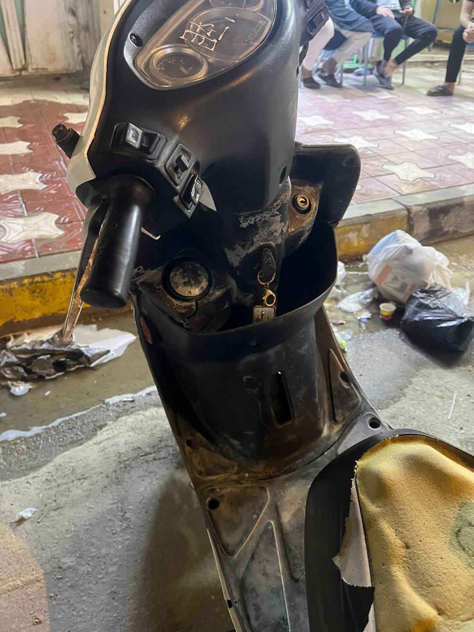 السلام عليكم دراجه كامكو g4
كابريتر جديد

عقل جديد

سلف جديد

باتري جديد

كويل جديد

سلف هندر كله شغال كهربائيات كلهه شغاله عوزهه لايت امامي فقط

مكاني النجف حي الميلاد شارع ميلاد فاو

***********
