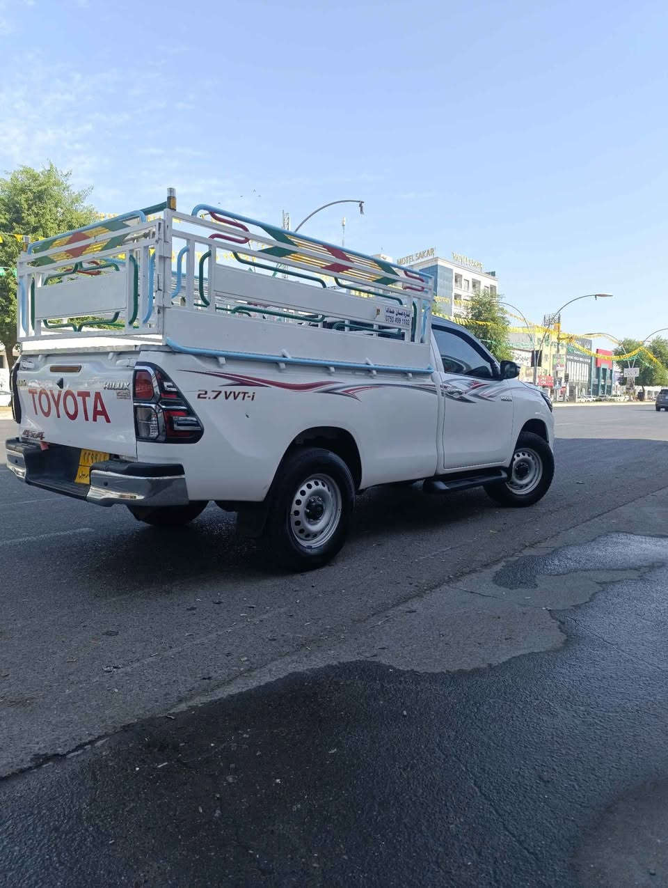 گێر بەشەرت 
مەکینە بەشەرت 
ئەکسل بەشەرت 
شانسی بەشەرت 
یەک دوو شوختی هەیە 
کەمێک دەنگی گونیل پەمی هەیە 
باقی هەمووی بەشەرت 
بێ کێشە و بێ مەسروفە 
ئامادەیە راستەوخۆ بۆ بار بارکردن
شوێن هەولێر 
*********** واتساپ Singapore

