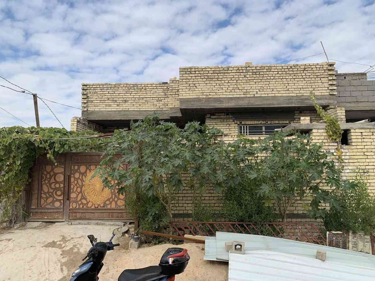 للبيع بيت 200متر قرفتين وصاله واستقبال ومطبخ وحمام سويت منوريين  مكان البيت مسالمه قرب محطه الجوهره طابو سند 25  الاستفسار ***********
