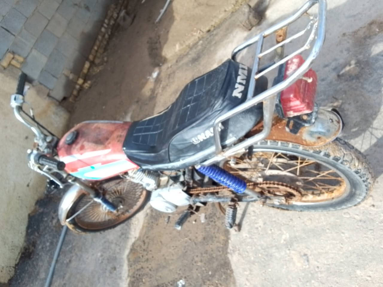 السلام عليك دراجة للبيع ايراني بدون أوراق موديل 18     العنوان ميسان قضاء الكحلاءالإتصال على هذا الرقم***********
