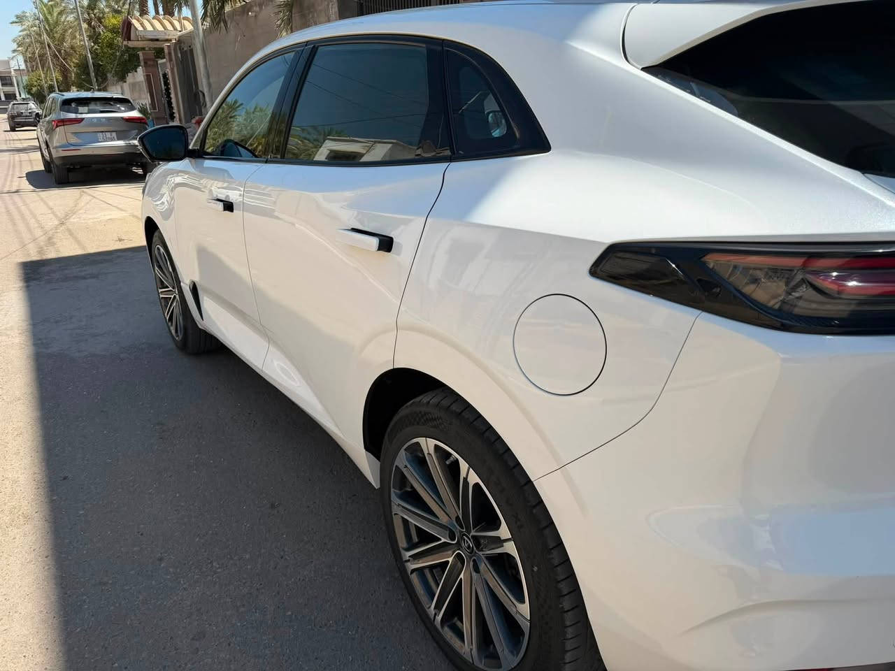 السلام عليكم
شانجان يوني كي ٢٠٢٥

Changan Uni K 2025

ماشية 23600km

محرك 2000cc Turbo
كرير 8 نمر

السيارة رقم بغداد مكفوله عدا شخط بسيط بالباب خلف السائق موضع بالصور

مواصفات اليوني كي المعروفه

بصمه تشغيل وابواب وتشغيل عن بعد

ترحيب ابواب مع خاصية قفل وفتح السياره عن الاقتراب او الابتعاد دون الحاجه لاستخدم البصمه

5 كاميرات

كاميرا بالزجاج الخلفي تعرض على شاشه السياره

بانوراما

هاند بريك كهرباء

حساس خلفي امامي

رادار خلفي امامي جانبي ( النقطه العمياء ) والرادار الامامي تفاعلي مع خاصيه قيادة شبه ذاتيه

تدفئه تبريد بالكشنات الامامية

الكشنات الامام كهرباء مع خاصيه خزن بكرسي السائق

اناره امامي فل LED 

ويل حجم 21

خاصيه خزن فيديو طوارى عند استخدام البريك المفاجئ

السياره بكربلاء الهندية

السعر 36 مليون

للتواصل ***********
