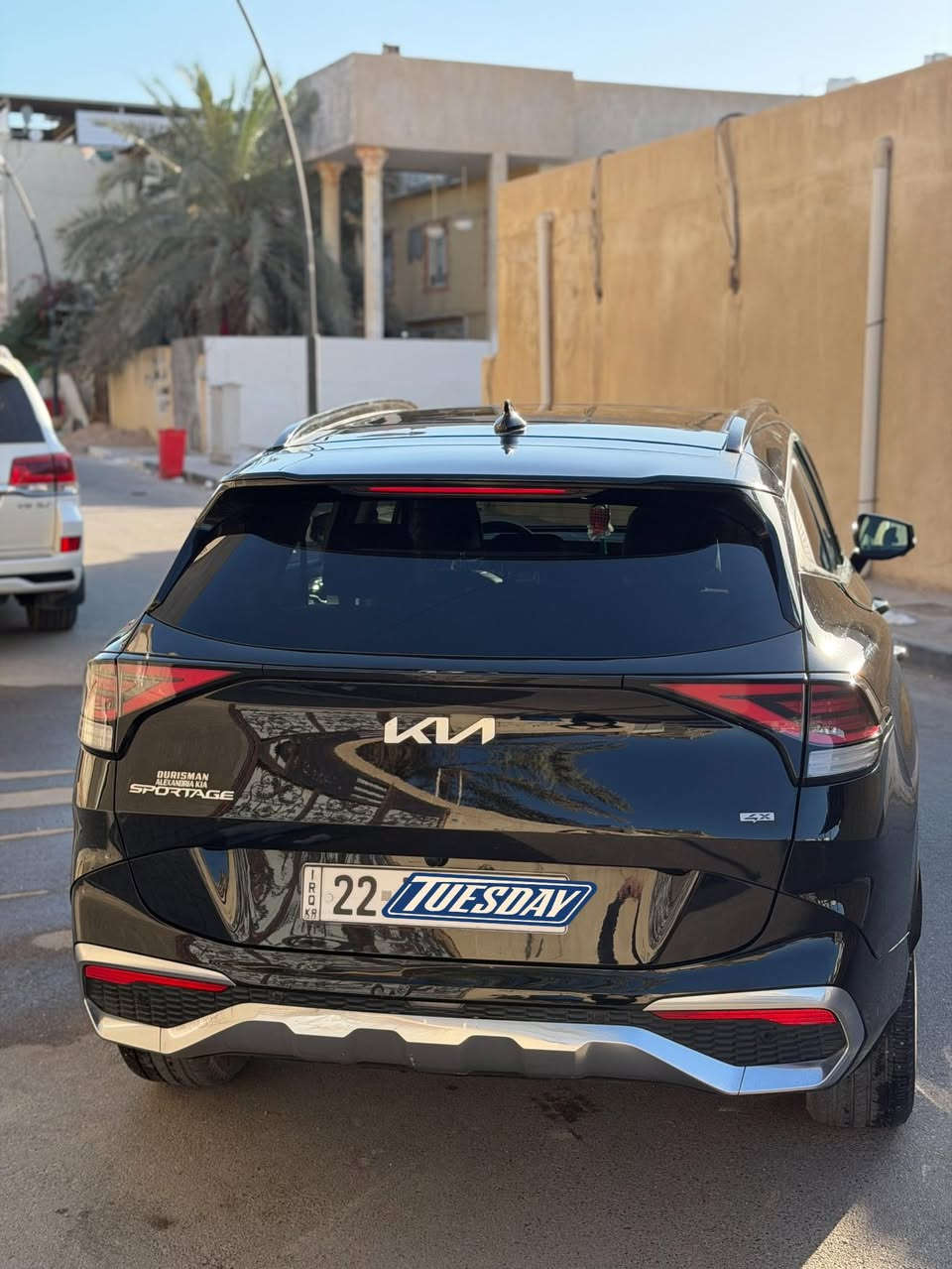 للبيع – سبورتج 2023 SX-Prestige فل كامل 🔥  

رقم الشاصي:
5XYK5CAF1PG002696
الموديل: 2023  
الفئة: SX-Prestige (أعلى فئة)  
الممشى: 50,000 كم  
اللون: أسود ملكي ✨  
وارد نظيف – بارد شبر بالباب خلف السائق  

السيارة بحالة ممتازة جداً من الداخل والخارج  
فحصها نظيف وما بيها صبغ 
المواصفات:  
✔️ بانوراما  
✔️ 360 كامرة  
✔️ رادار و تحديد مسار وحساسات أمامي وخلفي  
✔️ شاشة كبيرة + CarPlay  
✔️ جنوط وكالة  
✔️ تشغيل بصمة  
✔️ أنظمة أمان كاملة 
✔️مقاعدة تدفئة + تبريد 
✔️مقاعد خزن ميموري وضعيتين
✔️تدفئة ستيرن

 

سيارة استعمال شخصي، محافظ عليها جداً  
ما تحتاج أي صرف  

السعر المطلوب: 24,300$ قابل للتفاوض للجادين فقط  

📍 الموقع: البصرة  
📩 للاستفسار ماسنجر


**إذا كنت صاحب هذا الإعلان وتريد حذفه لأي سبب، رجاءا أرسل رسالة إلى الدعم الفني**