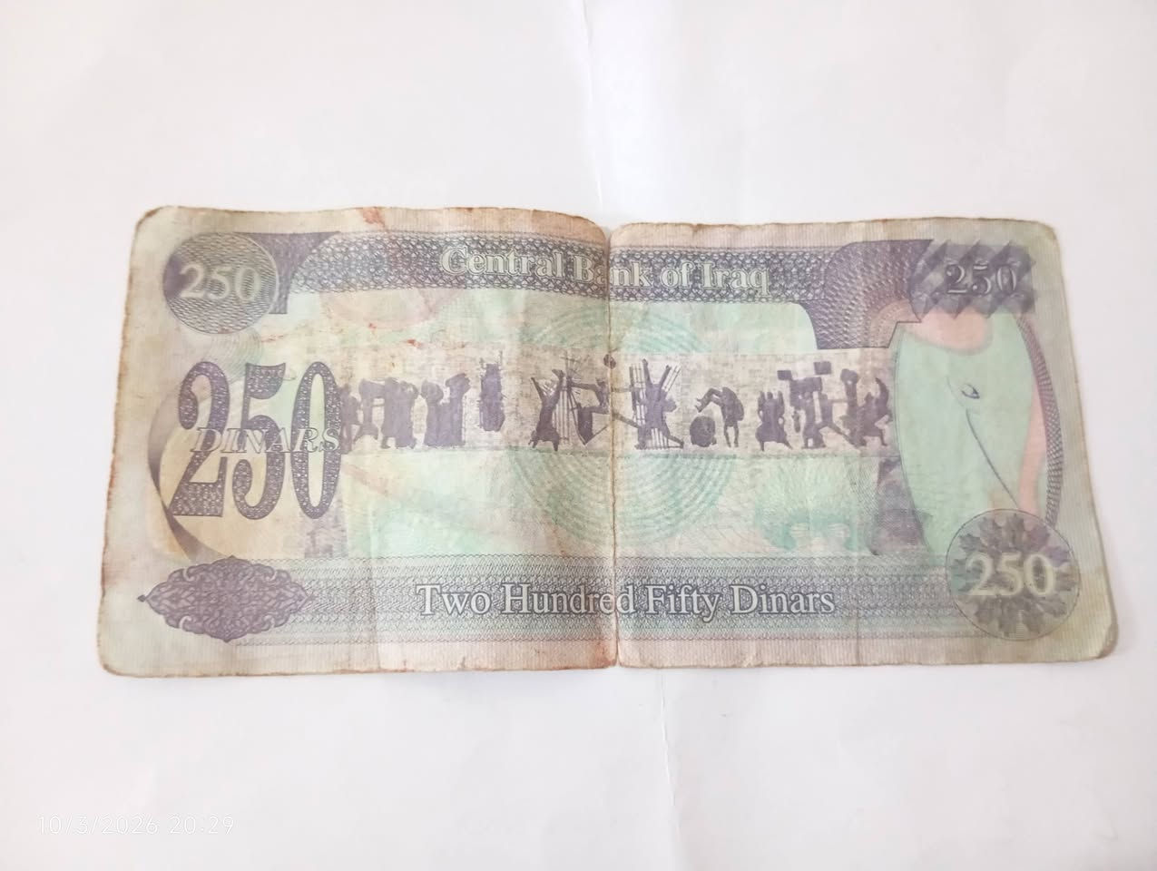 السلام عليكم جميعاً..
أعرض بين أيديكم مجموعة من العملات العراقية التي توثق حقباً زمنية مختلفة من تاريخنا، تتضمن مسكوكات معدنية وورقية متنوعة:
​العملات الملكية: مسكوكات معدنية للملك فيصل الثاني (فئات مختلفة)، بحالة جيدة وتفاصيل واضحة.
​العملات الورقية: مجموعة من الإصدارات الجمهورية، تتضمن فئات (الربع، النصف، الدينار، والـ 250 دينار) من إصدارات التسعينيات وفترات أخرى.


**إذا كنت صاحب هذا الإعلان وتريد حذفه لأي سبب، رجاءا أرسل رسالة إلى الدعم الفني**