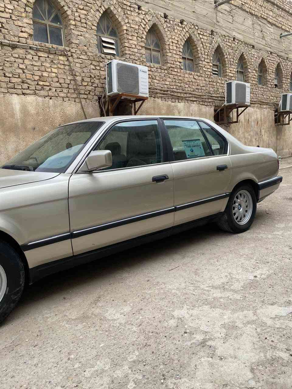 سلام عليكم للبيع سياره   BMW  735  وارد ياباني مديل 1991  بدون تنته   نوع المحرك مفتوح تبريد شغال كهرباءيات شغاله مابيهة نقص بدون خياس رقم بغداد الجديد بأسمي    غير متواجد على الفيس  العنوان بغداد الشعله قرب محكمه ذات السلاسل رقم الهاتف اسيا ***********. أثير *********** 
 
السعر 55$
