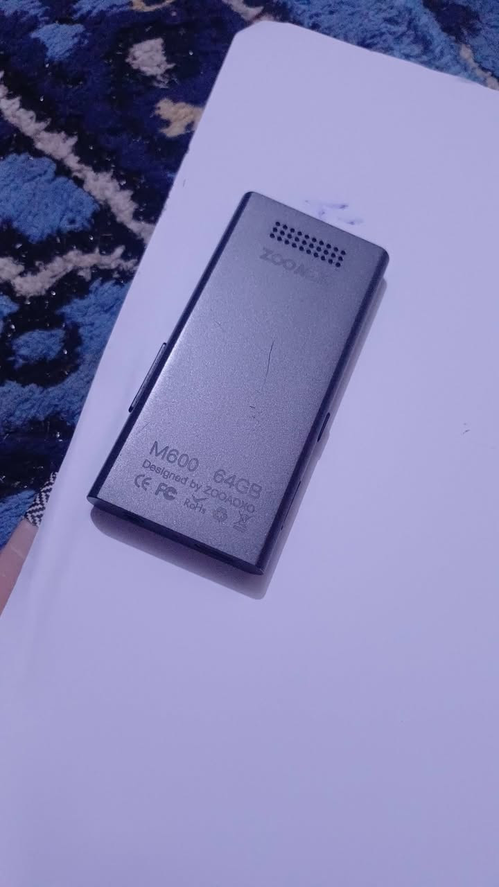 🎧 للبيع: مشغل موسيقى (MP3 Player) بمواصفات راقية وذاكرة عملاقة!
​لعشاق الرياضة والموسيقى، جهاز ZOOADXO M600 الأصلي، يتميز بحجمه الصغير وأداءه القوي جداً.
​✨ أهم المواصفات والمميزات:
​يدعم البلوتوث (Bluetooth): تقدر تربطه بكل سهولة بسماعات الوايرلس (Airpods) أو سماعة السيارة.
​الذاكرة: 64GB (سعة تخزين ضخمة تكفي لآلاف الملفات الصوتية).
​التصميم: هيكل معدني متين وشاشة أنيقة مع أزرار لمس سريعة الاستجابة.
​الصوت: سماعة خارجية مدمجة بصوت واضح جداً، مع دعم لنقاء الصوت العالي.
​البطارية: تدوم لفترات طويلة، مثالي للاستخدام أثناء الرياضة أو السفر.
​إضافات: يدعم الراديو FM وتسجيل الصوت (Recorder).
​📝 الحالة:
​الجهاز نظيف جداً وبحالة ممتازة (نفس الصور تماماً).
​💰 السعر: [15000]
📍 المكان: [بغداد مشتل]


**إذا كنت صاحب هذا الإعلان وتريد حذفه لأي سبب، رجاءا أرسل رسالة إلى الدعم الفني**