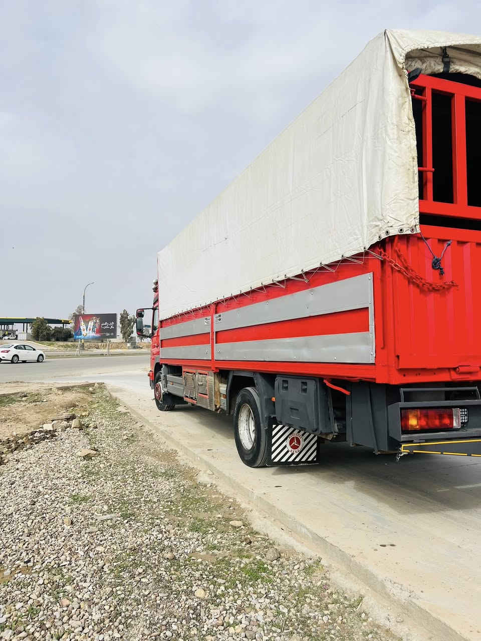 سلام عليكم (اتيكو 8برغي 6سلندر طول 7وربع رتيايدر طكه وحده قفل اكسل  موديل 2004دم الغزال جادر جديد سبير تيرات جديد محرك شرط بدون تبخير وصرف ولتفاصيل الاخره عل رقم اني مكلف بلنشر 🚛*********** 🫴
