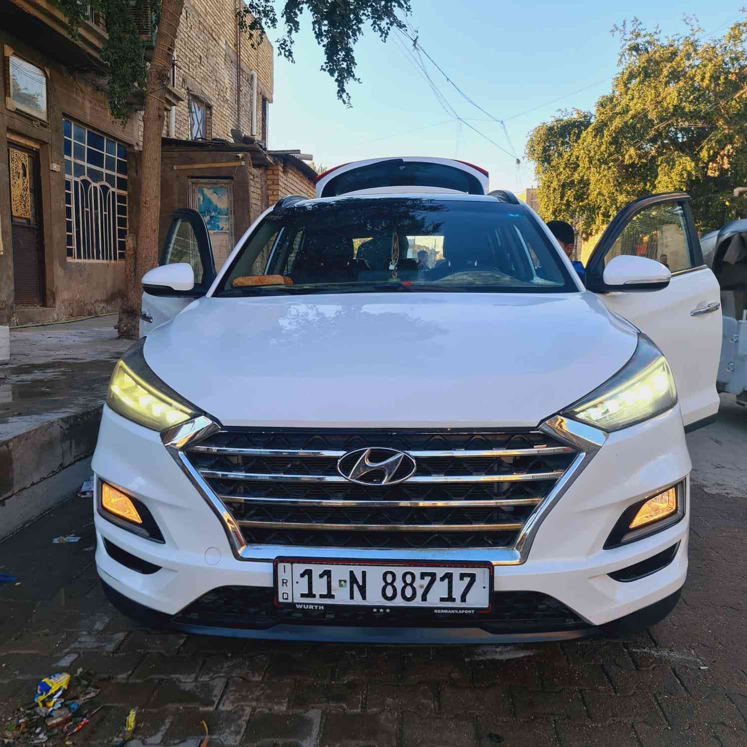 السلام عليكم توسان  خليجي مديل ٢٠٢٠ضربتها موضحه بصوربنيد مبدل  موصفات فول واحد عل واحد بصمه شاشه أمامية وخلفيه  بنوراما تبريد ثلج مري شفط كراسي كهربائي هواي مواصفات بيها  ماشيه 74 سياره نظيفة مال بيت باسمي تحويل مباشر مكان بغداد مدينه الصدر السعر 168  الاستفسار عل رقم ***********
