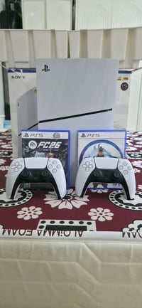 ps5 سلم و2 جوستك وفيفا 26 ومورتال كومبات اخر جزء السعر 750 بي مجال بسي...